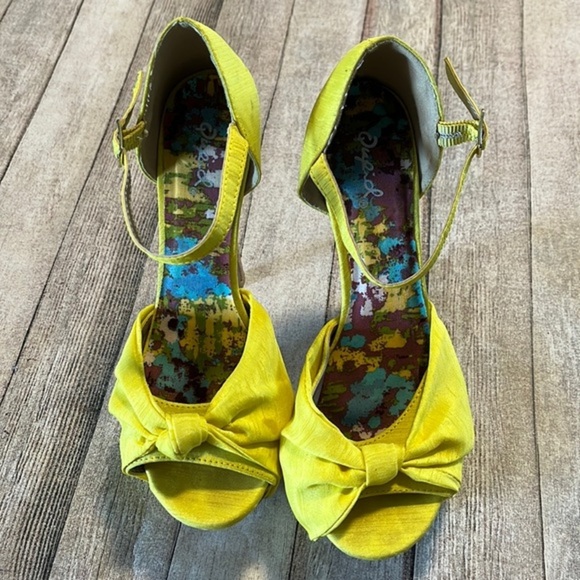 Qupid Women’s Heels. Size 6.5. - Picture 1 of 6